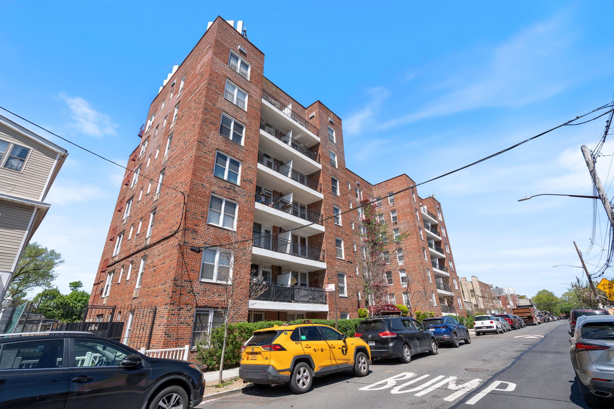 Property for Sale at 129th Street St 4W, Kew Gardens, Queens, NY - Bedrooms: 1 
Bathrooms: 1 
Rooms: 5  - $199,000