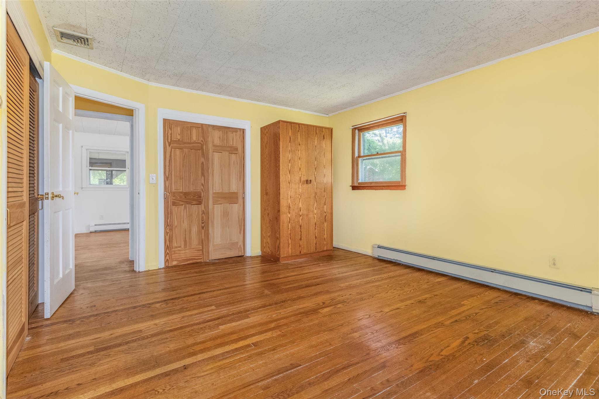 Ulster Park, New York 12487, United States, 3 Bedrooms Bedrooms, ,2 BathroomsBathrooms,Residential,Active,192327