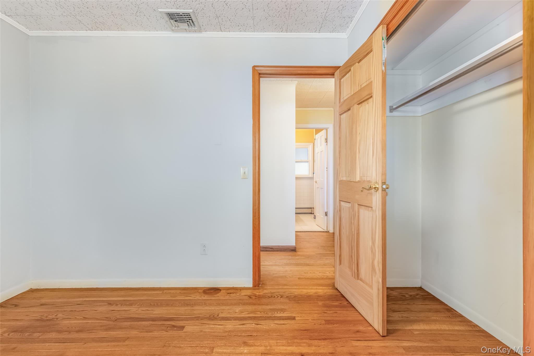 Ulster Park, New York 12487, United States, 3 Bedrooms Bedrooms, ,2 BathroomsBathrooms,Residential,Active,192327