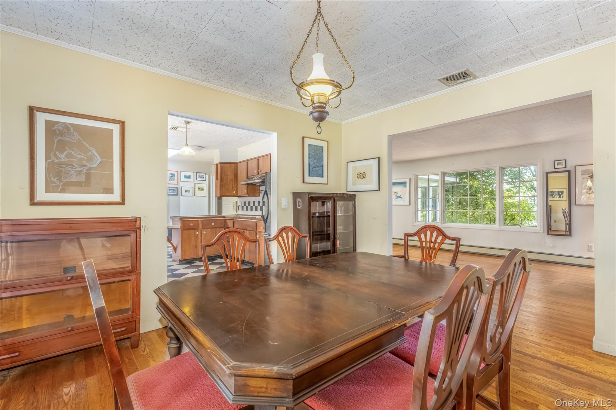 Ulster Park, New York 12487, United States, 3 Bedrooms Bedrooms, ,2 BathroomsBathrooms,Residential,Active,192327