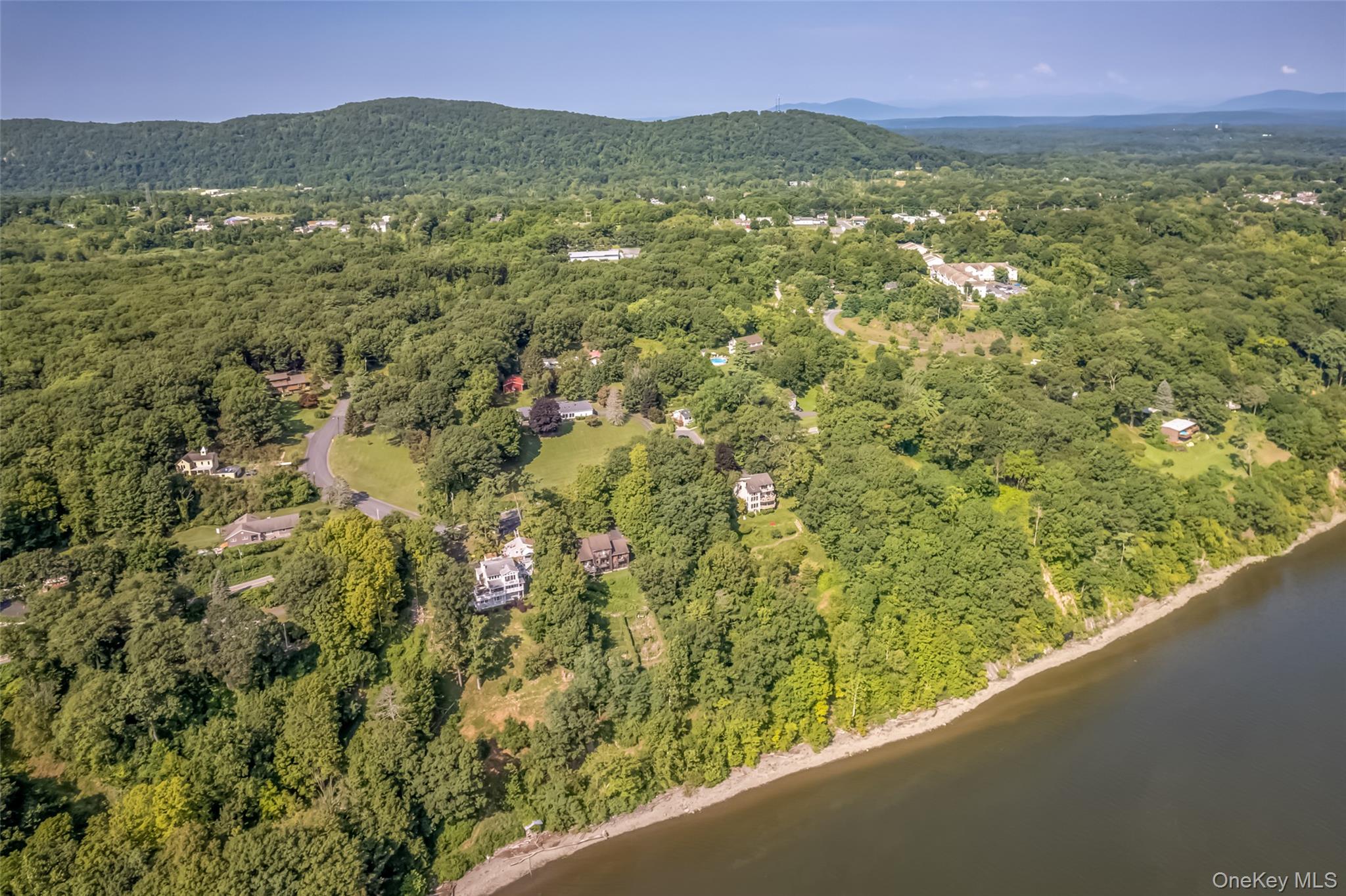 Ulster Park, New York 12487, United States, 3 Bedrooms Bedrooms, ,2 BathroomsBathrooms,Residential,Active,192327