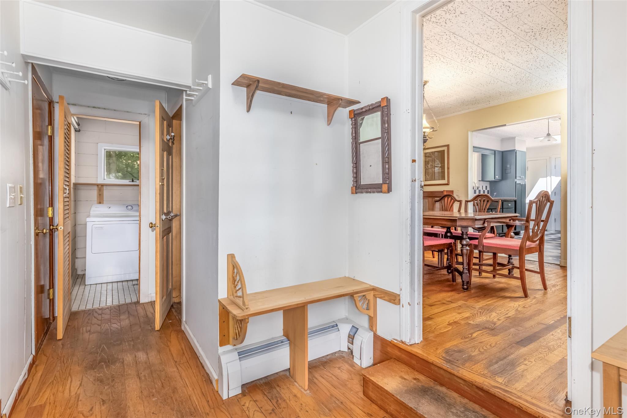 Ulster Park, New York 12487, United States, 3 Bedrooms Bedrooms, ,2 BathroomsBathrooms,Residential,Active,192327