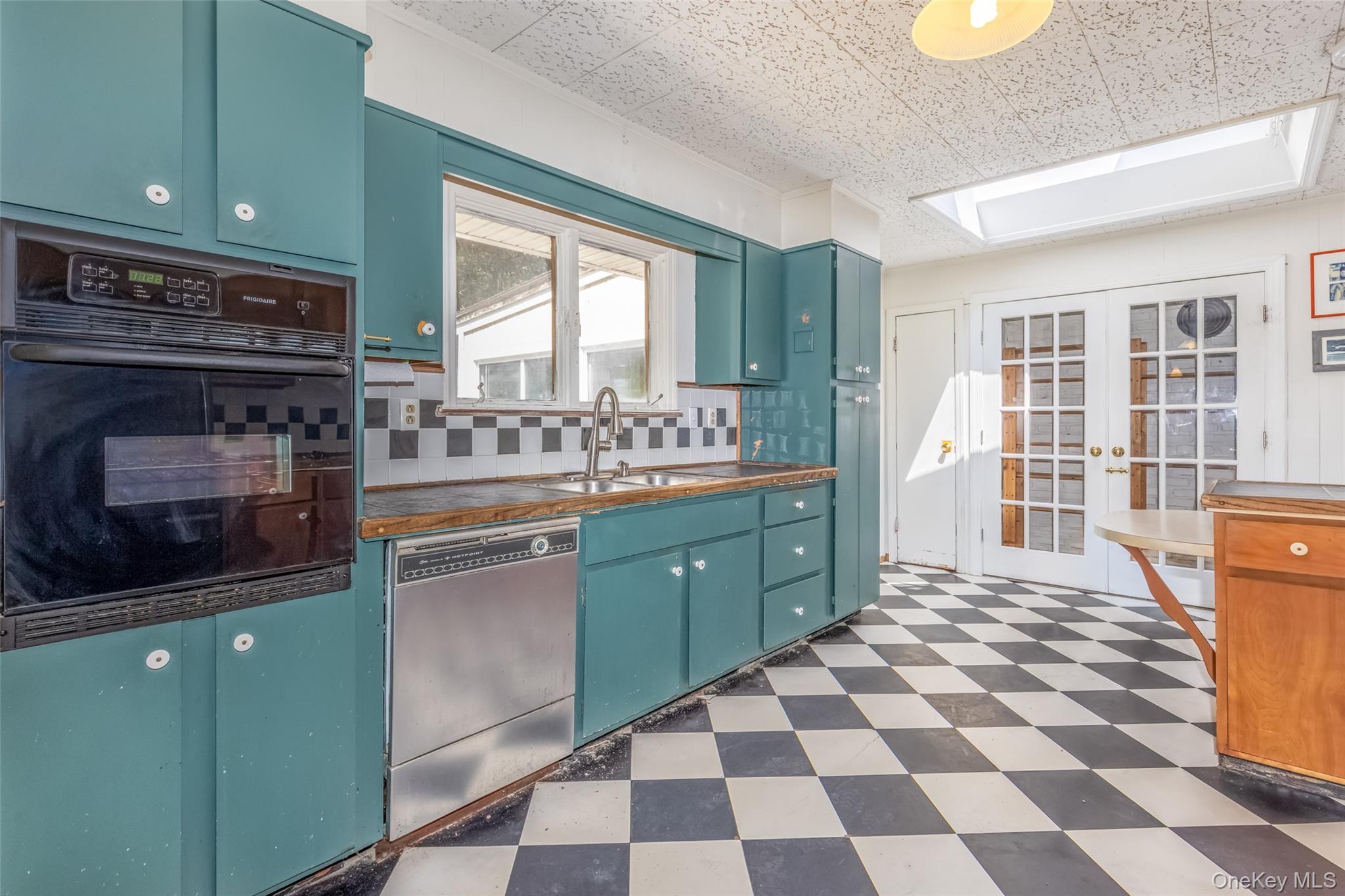 Ulster Park, New York 12487, United States, 3 Bedrooms Bedrooms, ,2 BathroomsBathrooms,Residential,Active,192327