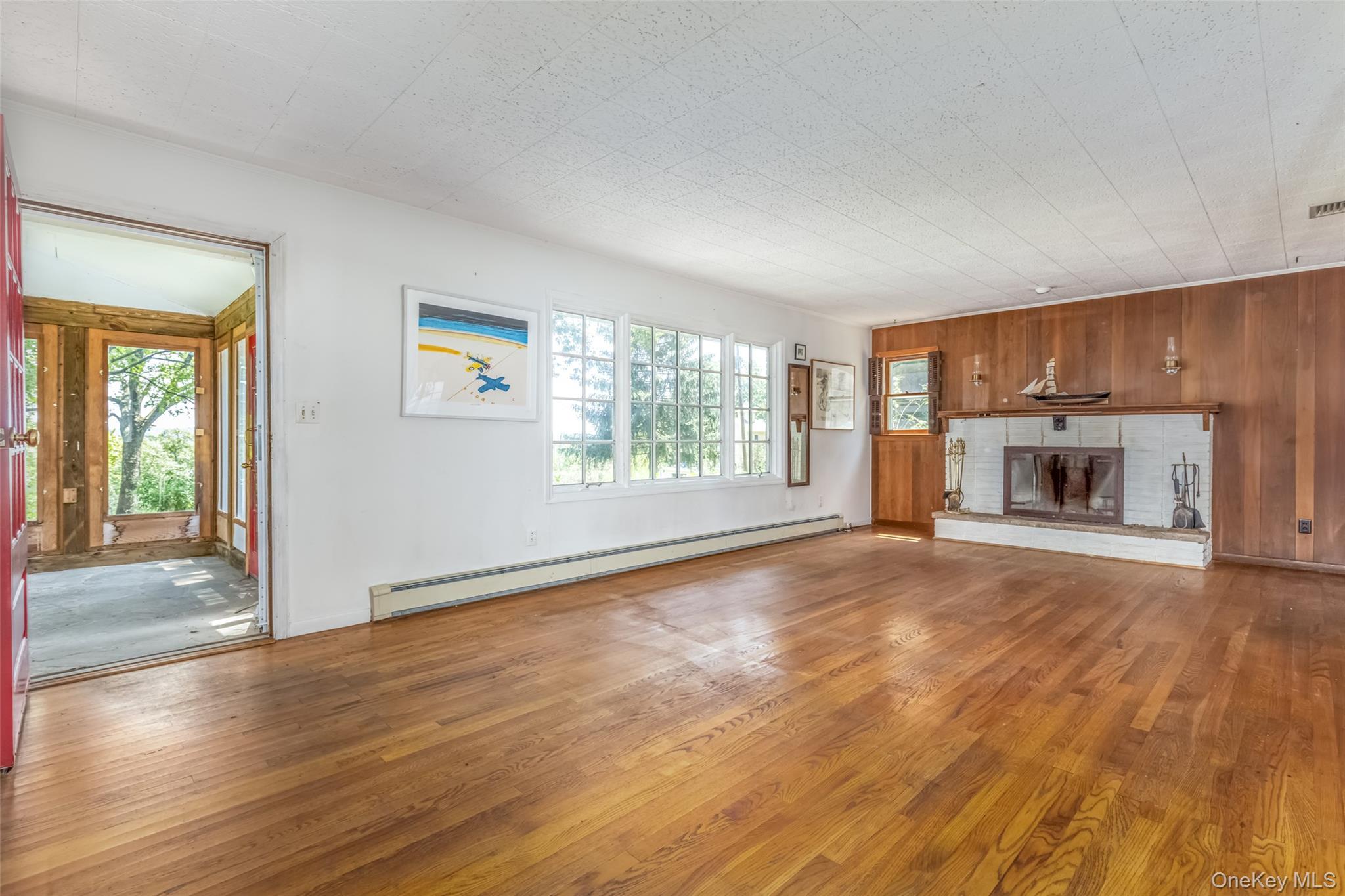 Ulster Park, New York 12487, United States, 3 Bedrooms Bedrooms, ,2 BathroomsBathrooms,Residential,Active,192327