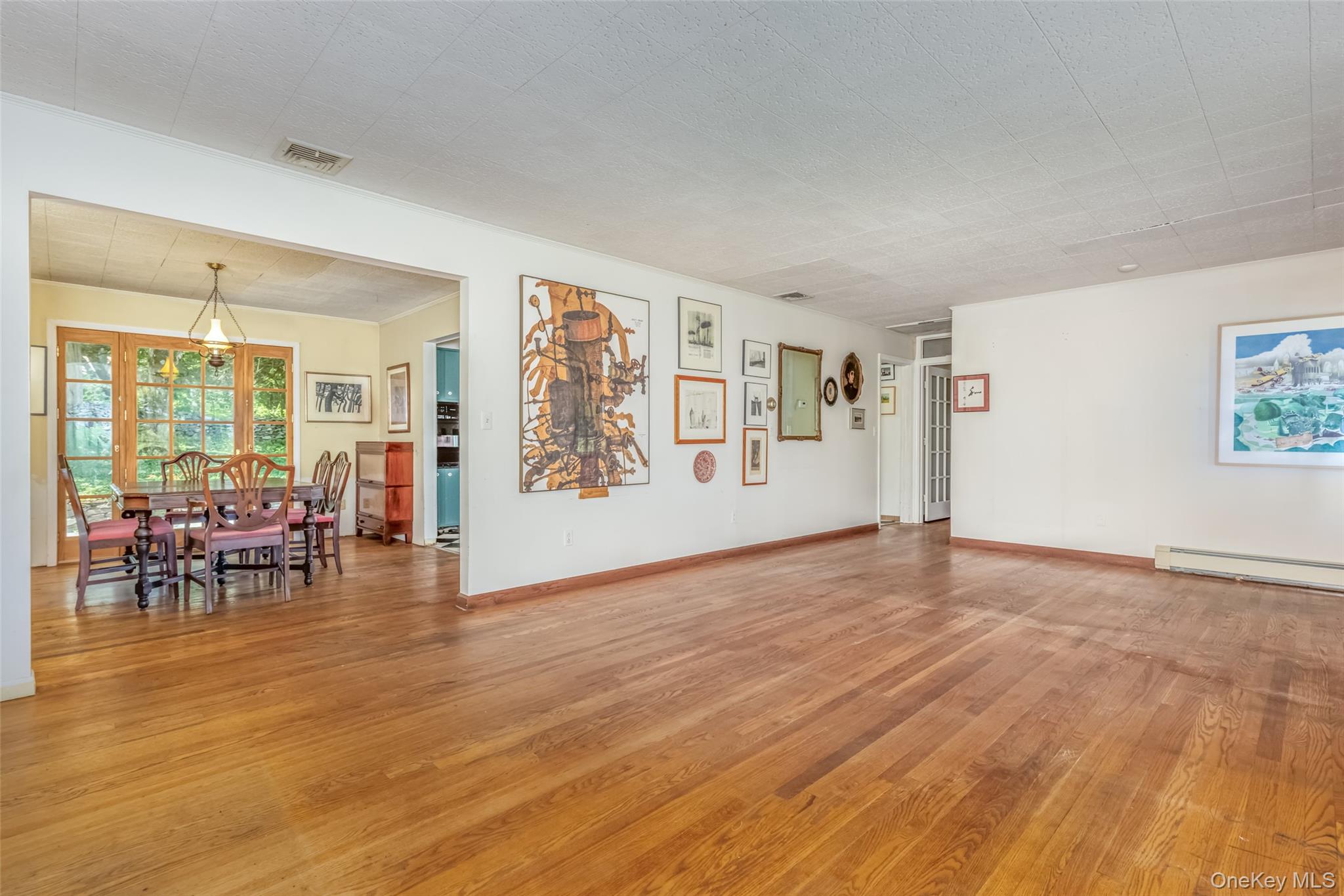 Ulster Park, New York 12487, United States, 3 Bedrooms Bedrooms, ,2 BathroomsBathrooms,Residential,Active,192327