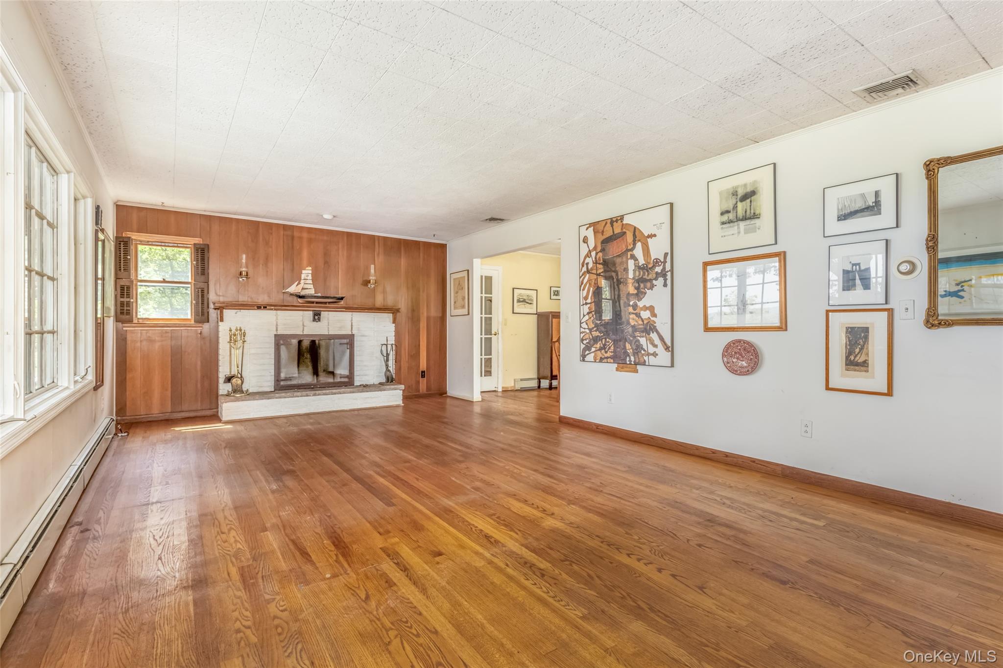 Ulster Park, New York 12487, United States, 3 Bedrooms Bedrooms, ,2 BathroomsBathrooms,Residential,Active,192327