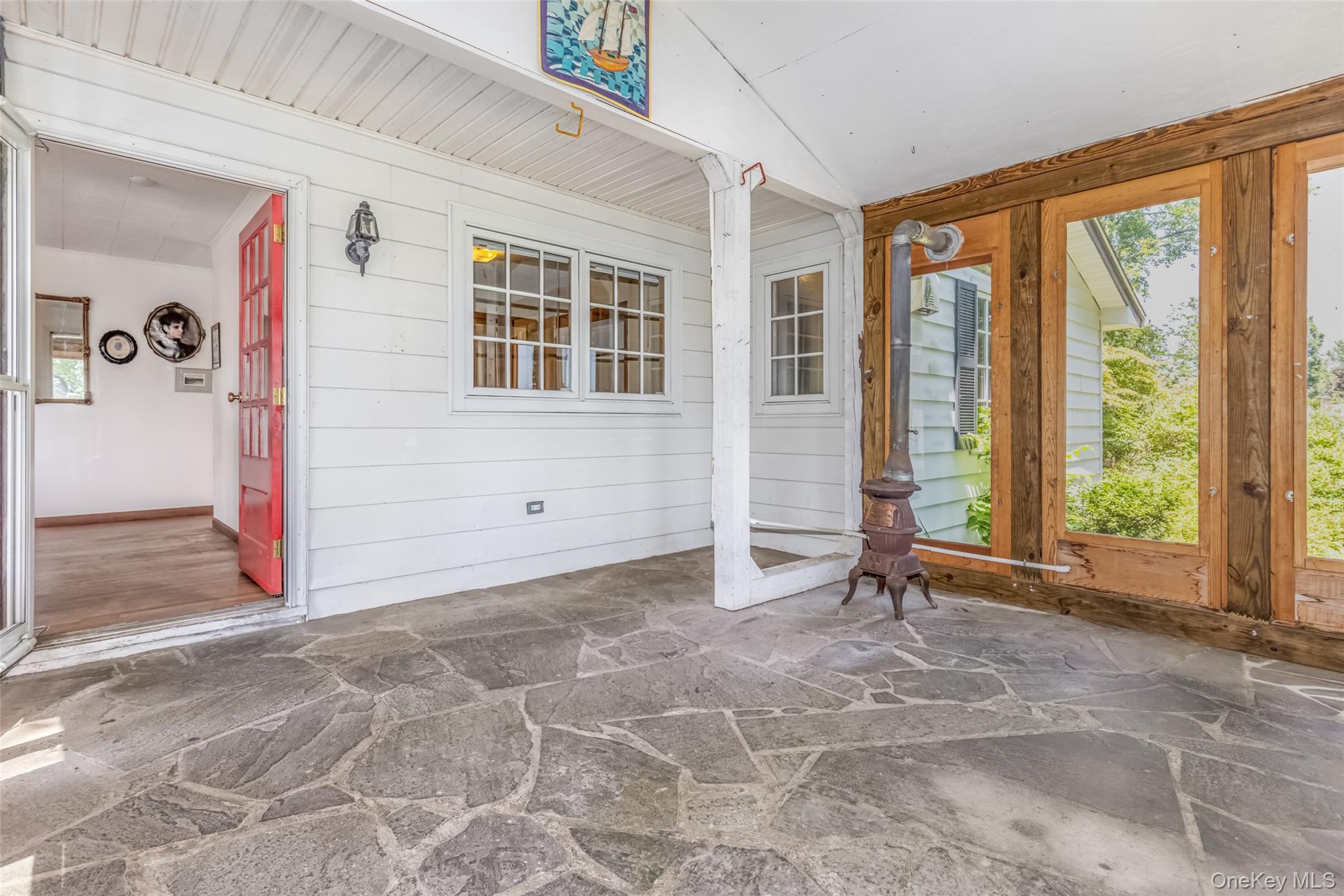 Ulster Park, New York 12487, United States, 3 Bedrooms Bedrooms, ,2 BathroomsBathrooms,Residential,Active,192327