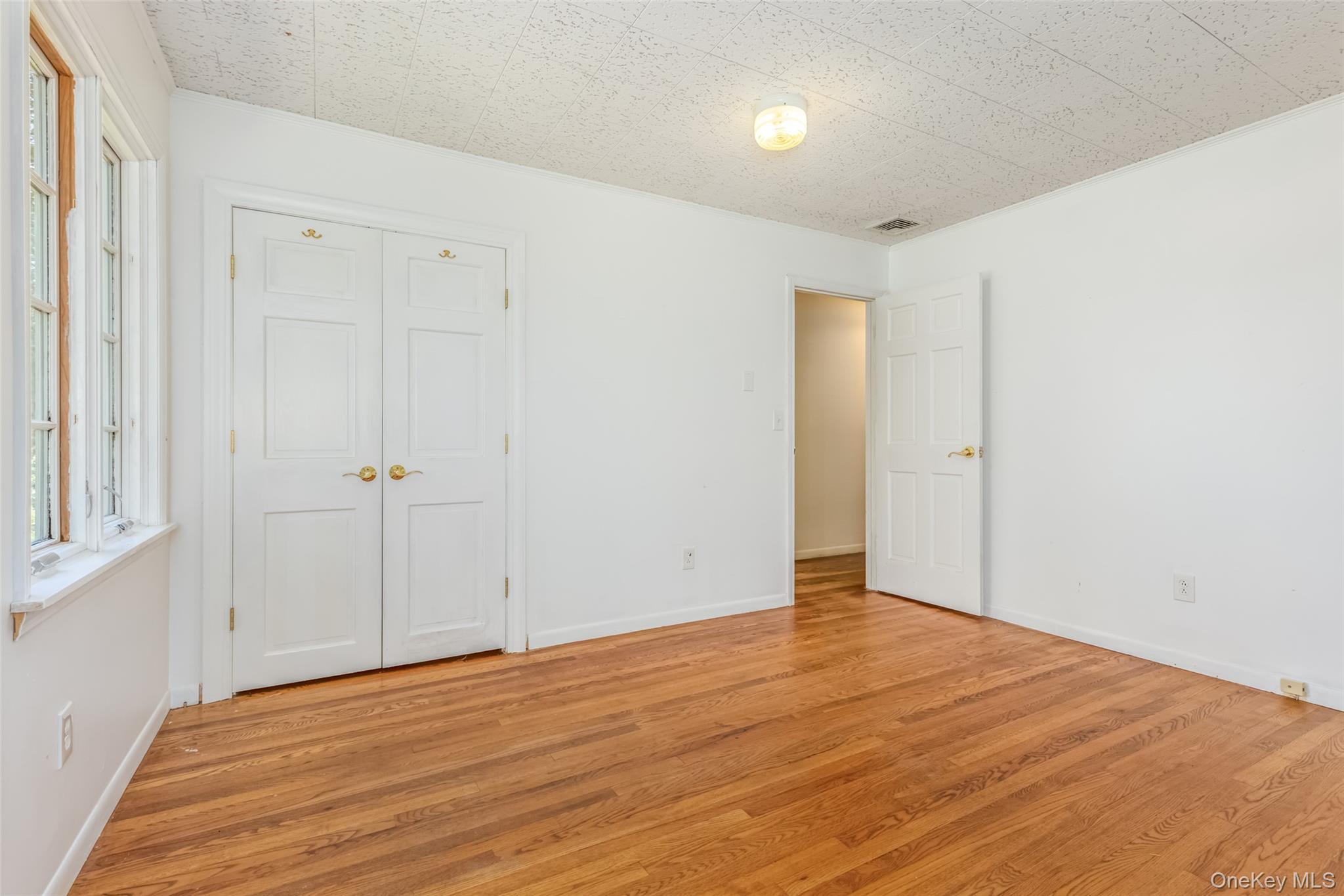 Ulster Park, New York 12487, United States, 3 Bedrooms Bedrooms, ,2 BathroomsBathrooms,Residential,Active,192327