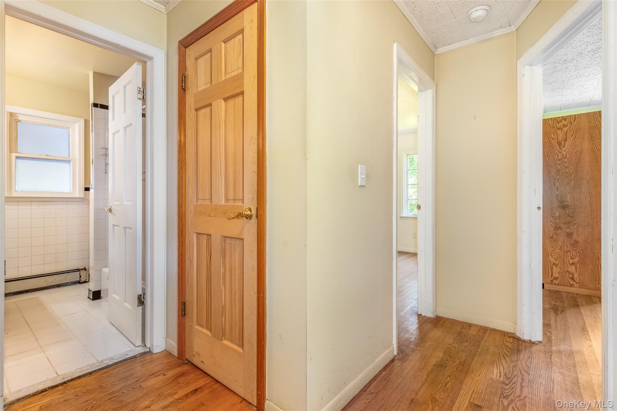 Ulster Park, New York 12487, United States, 3 Bedrooms Bedrooms, ,2 BathroomsBathrooms,Residential,Active,192327