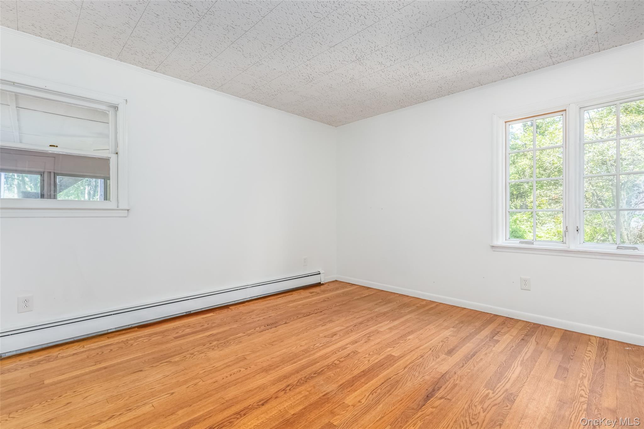 Ulster Park, New York 12487, United States, 3 Bedrooms Bedrooms, ,2 BathroomsBathrooms,Residential,Active,192327