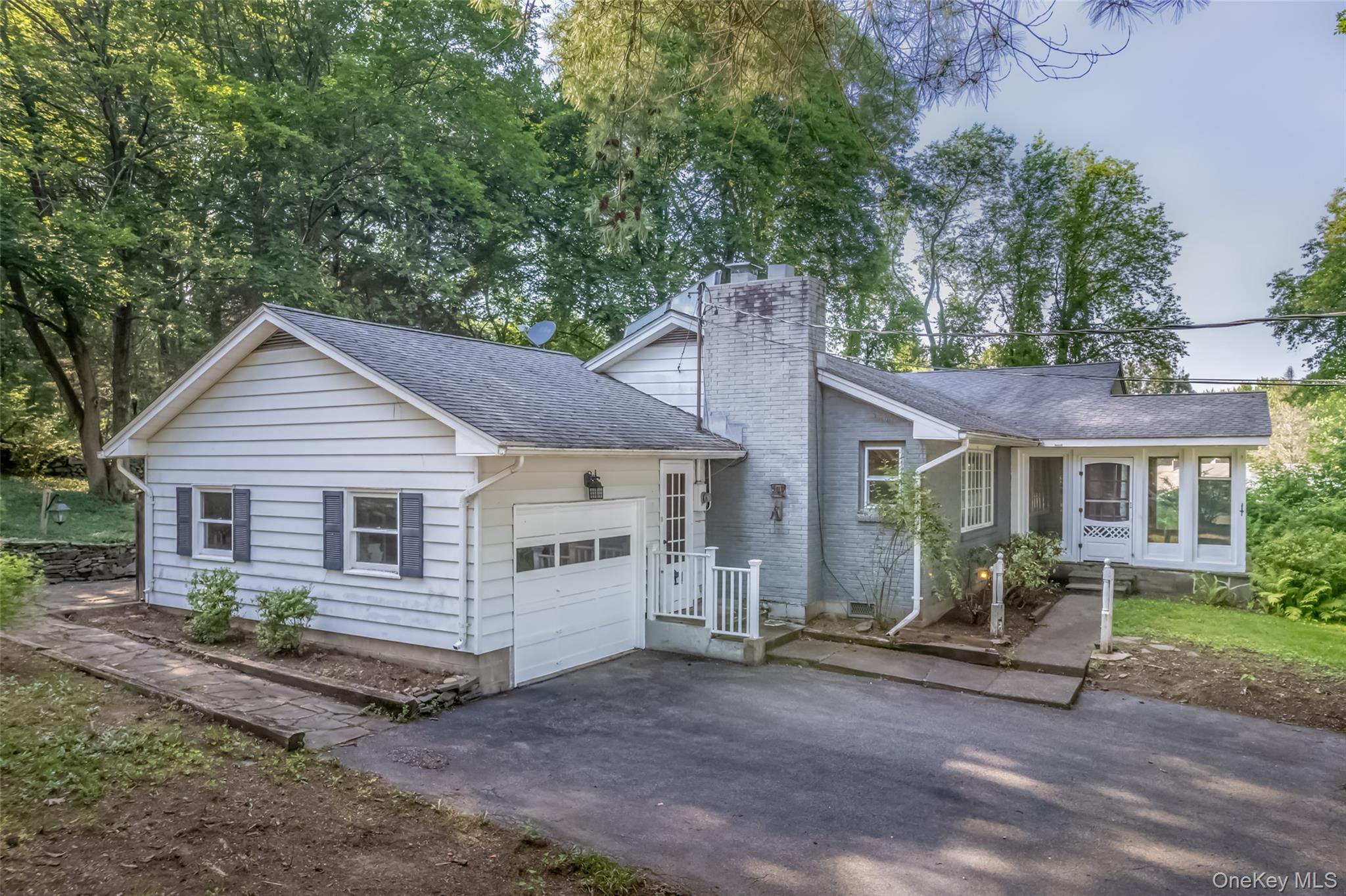 Ulster Park, New York 12487, United States, 3 Bedrooms Bedrooms, ,2 BathroomsBathrooms,Residential,Active,192327