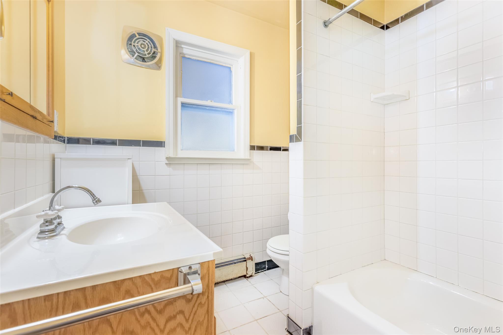 Ulster Park, New York 12487, United States, 3 Bedrooms Bedrooms, ,2 BathroomsBathrooms,Residential,Active,192327