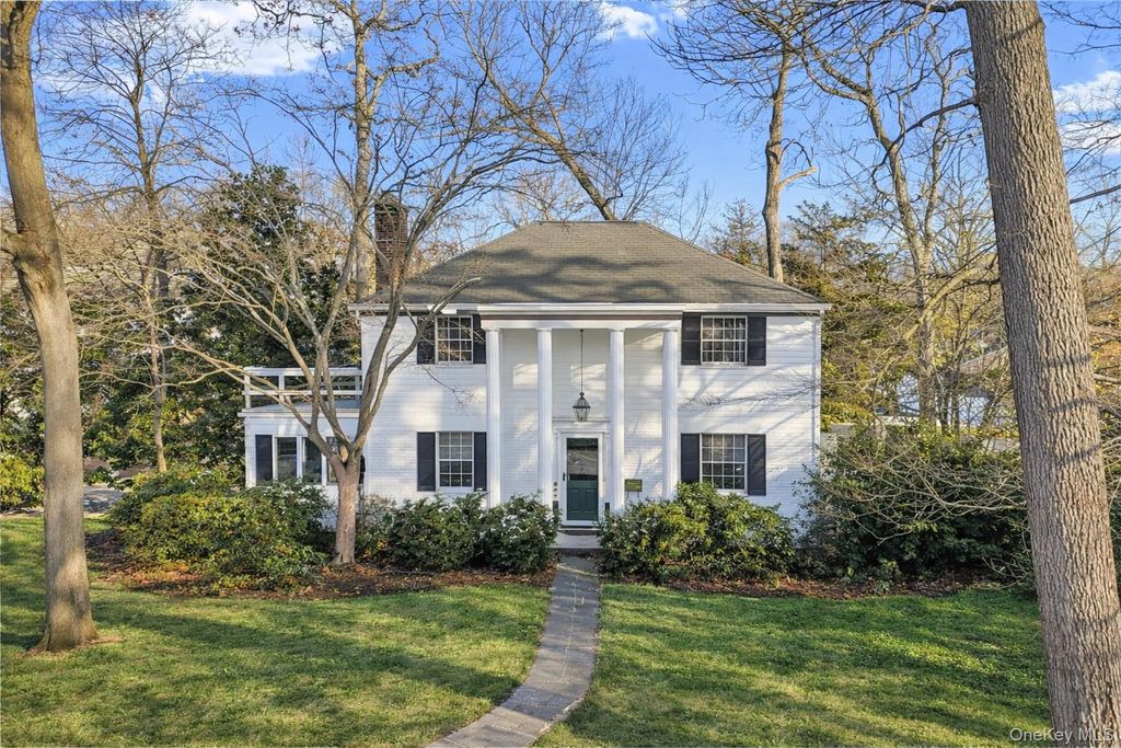 Photo of 61 Squirrel Hill Road, East Hills, NY 11577 (MLS # 955306)