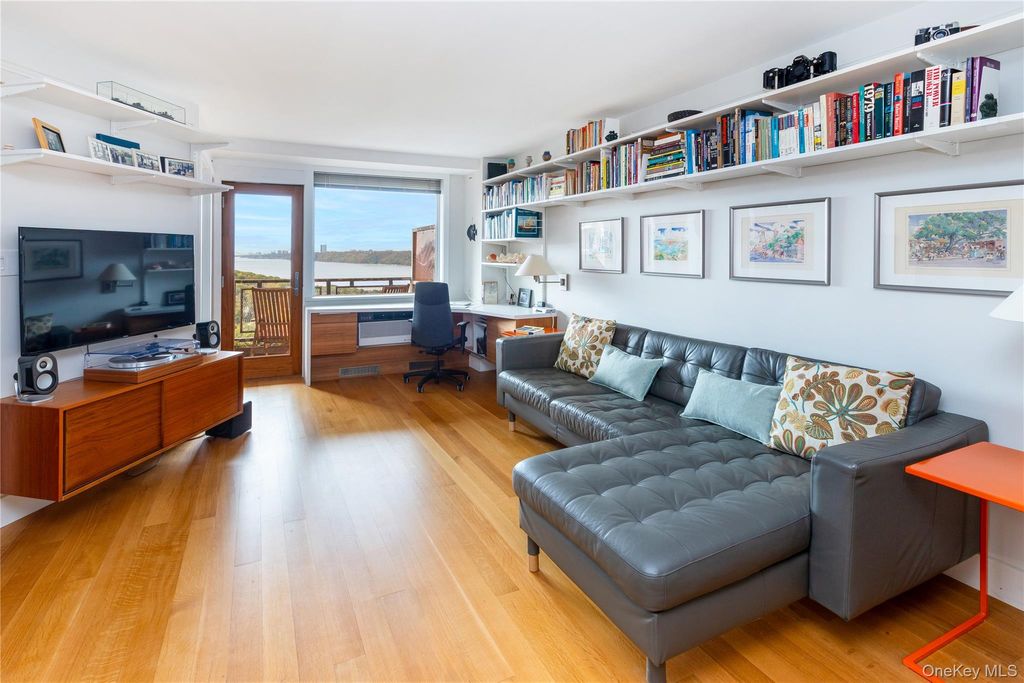 Photo of 5700 Arlington Avenue #21R, Bronx, NY 10471 (MLS # 926314)