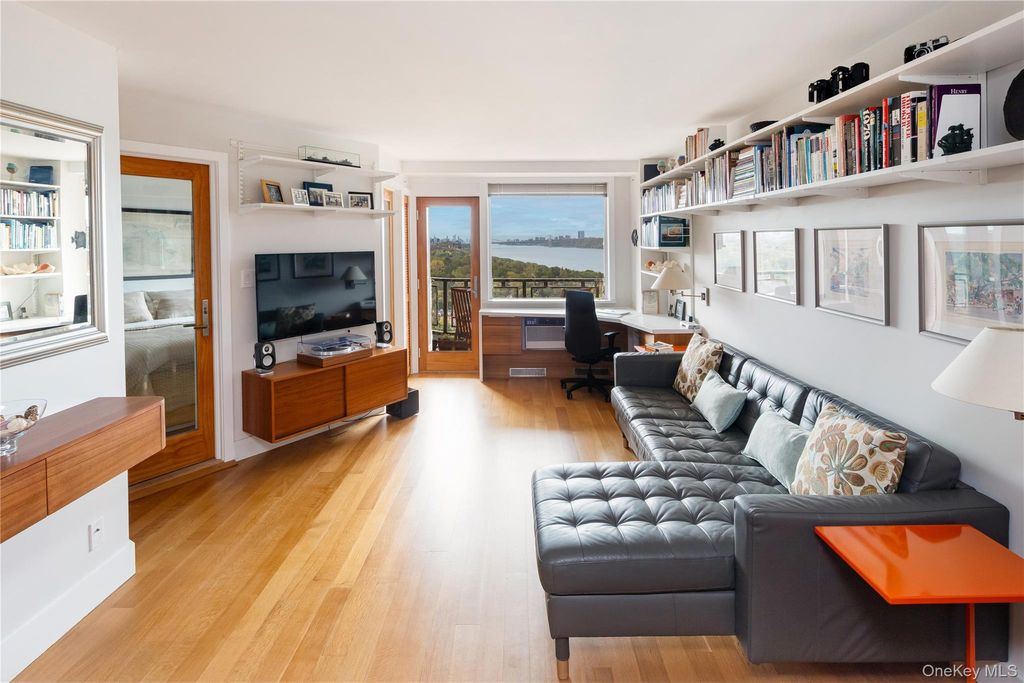 Photo of 5700 Arlington Avenue #21R, Bronx, NY 10471 (MLS # 926314)