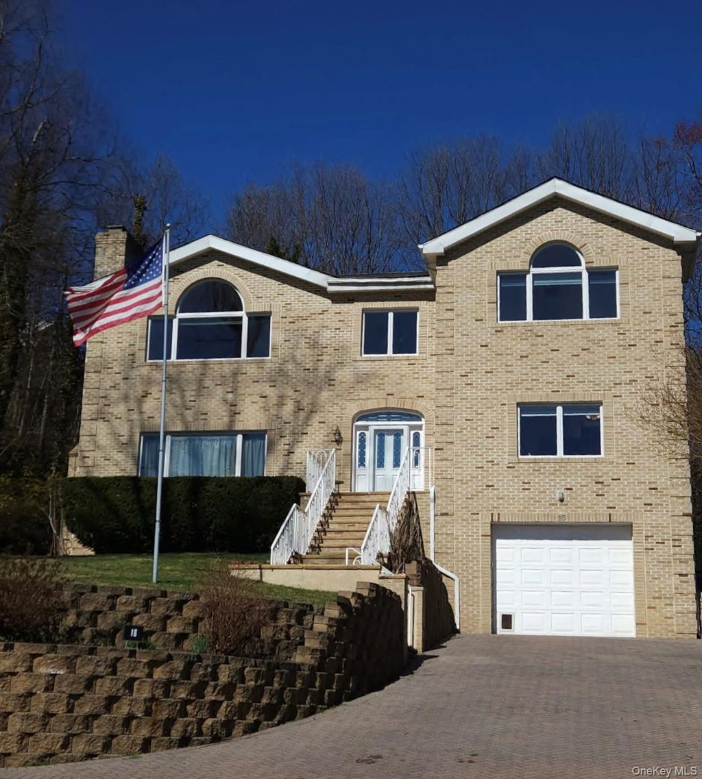 Photo of 16 E Slope Road, Bayville, NY 11709 (MLS # 986971)