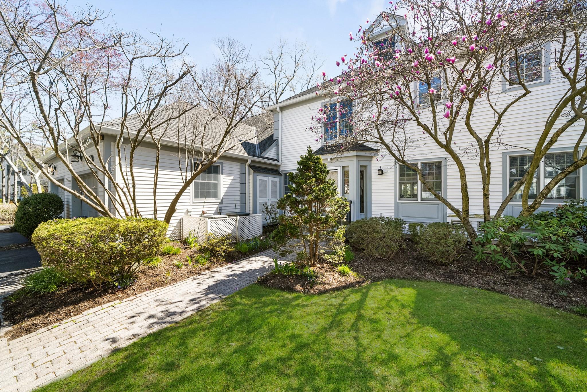 61 Brook Hills Circle, White Plains, New York image 3