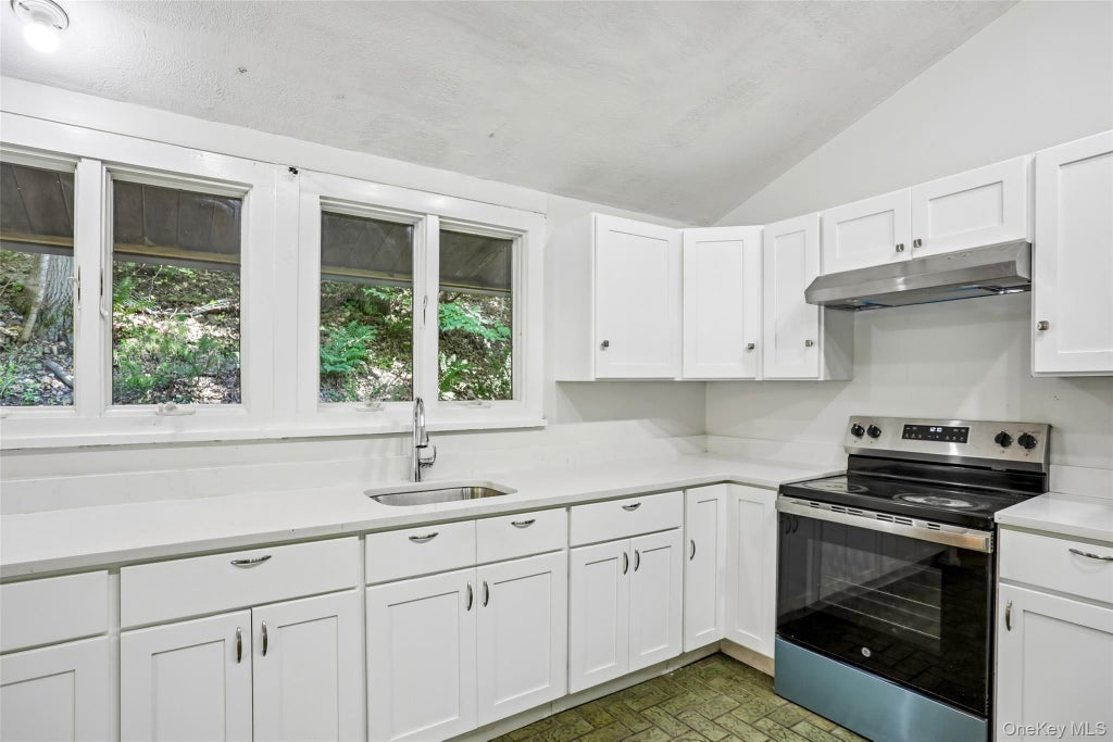 Photo of 951 Haverstraw Road, Suffern, NY 10901 (MLS # 1048122)