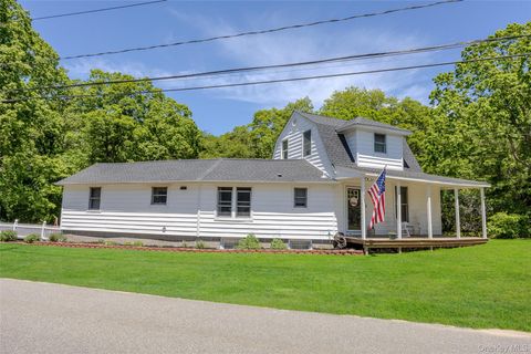Photo of 5 Gerard Road, Yaphank, NY 11980 (MLS # 1009298)