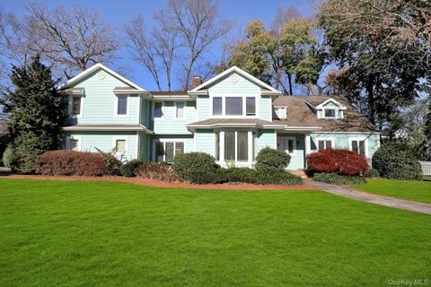 81 Round Hill Road East Hills NY 11577
