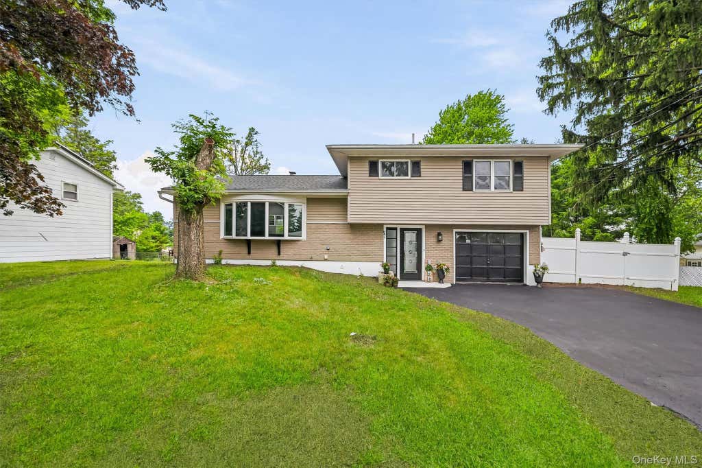 Photo of 21 Manhattan Avenue #19, Middletown, NY 10940 (MLS # 1029090)