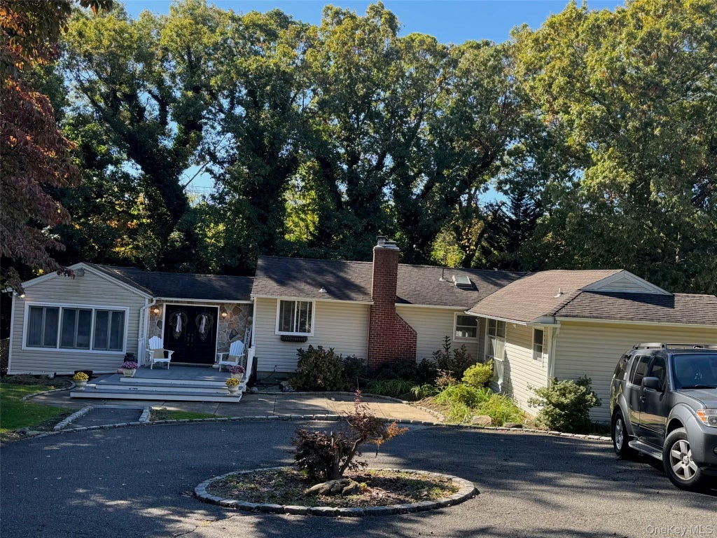 Photo of 22 Alice Lane, Smithtown, NY 11787 (MLS # 1064277)