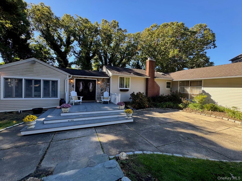 Photo of 22 Alice Lane, Smithtown, NY 11787 (MLS # 1064277)