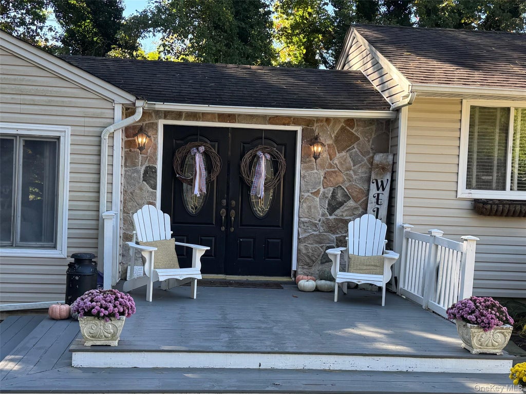 Photo of 22 Alice Lane, Smithtown, NY 11787 (MLS # 1064277)