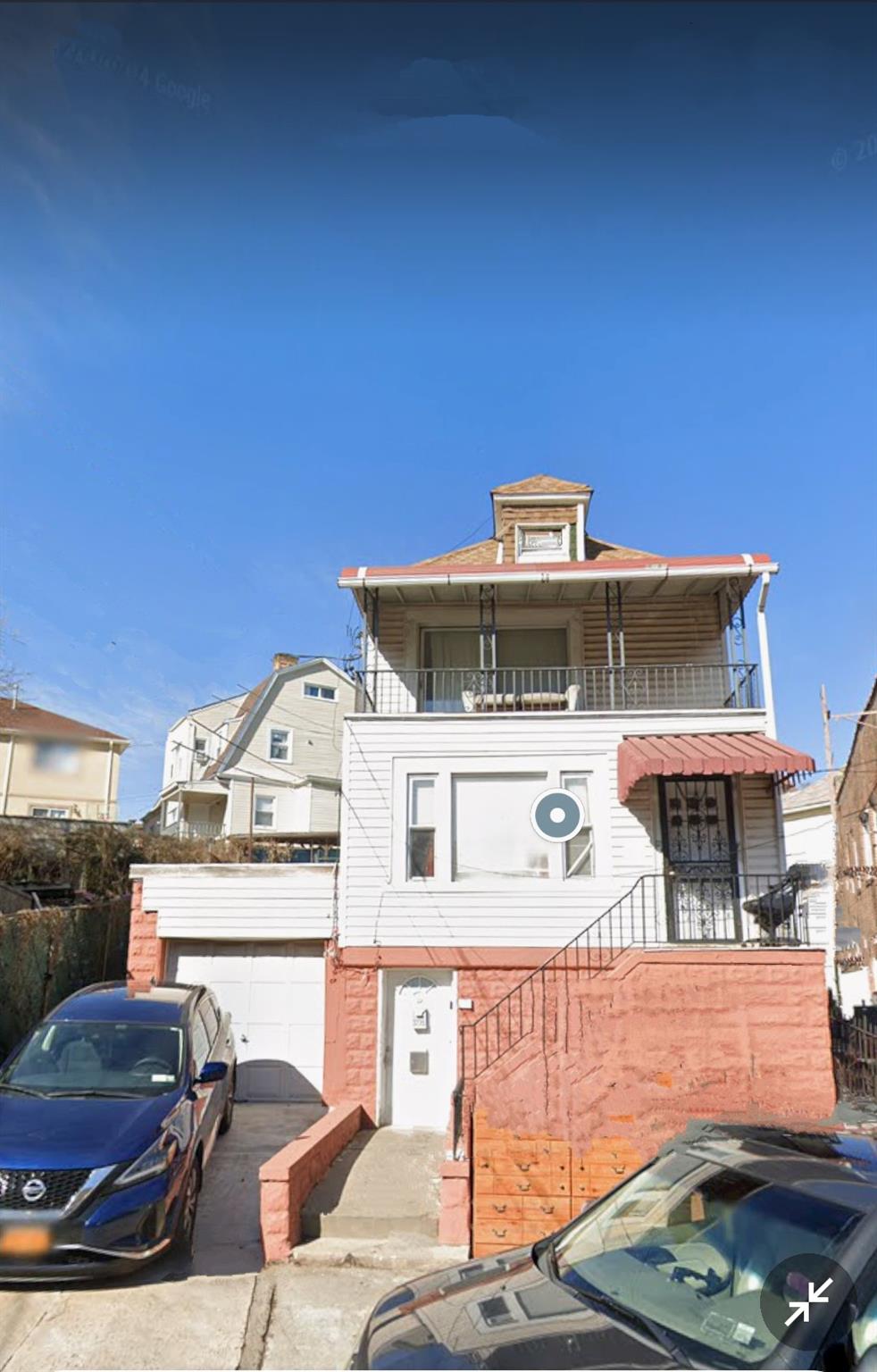 N Chestnut Drive, Bronx, New York - 3 Bedrooms  
3 Bathrooms - 