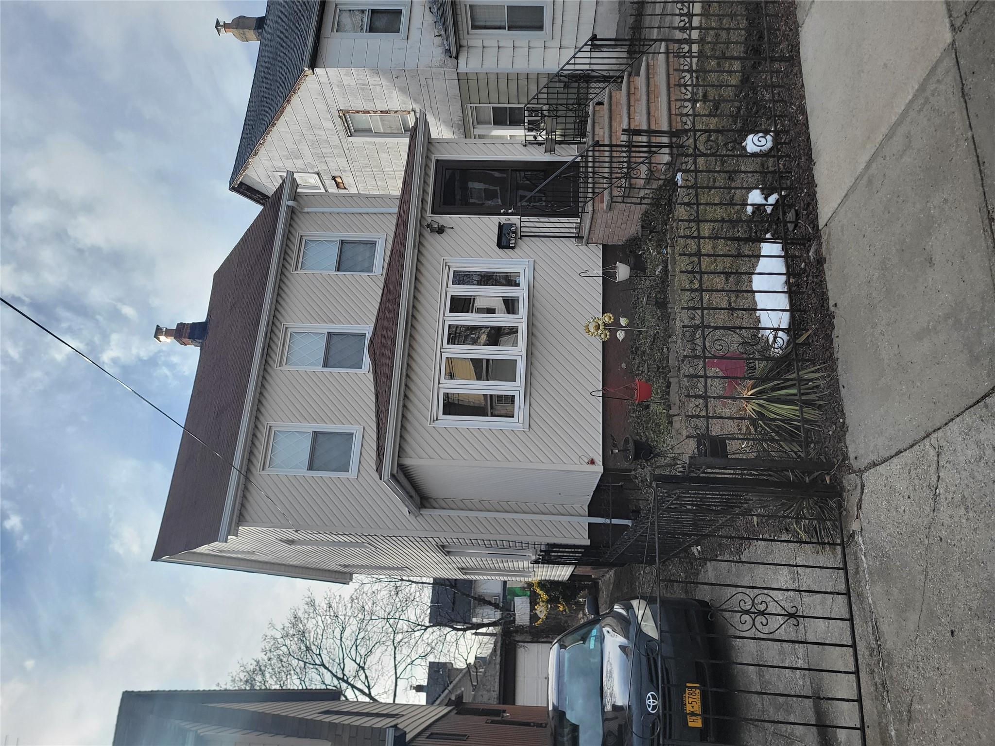 Property for Sale at 203rd St  Street, Saint Albans, Queens, NY - Bedrooms: 3 
Bathrooms: 1 
Rooms: 8  - $689,000