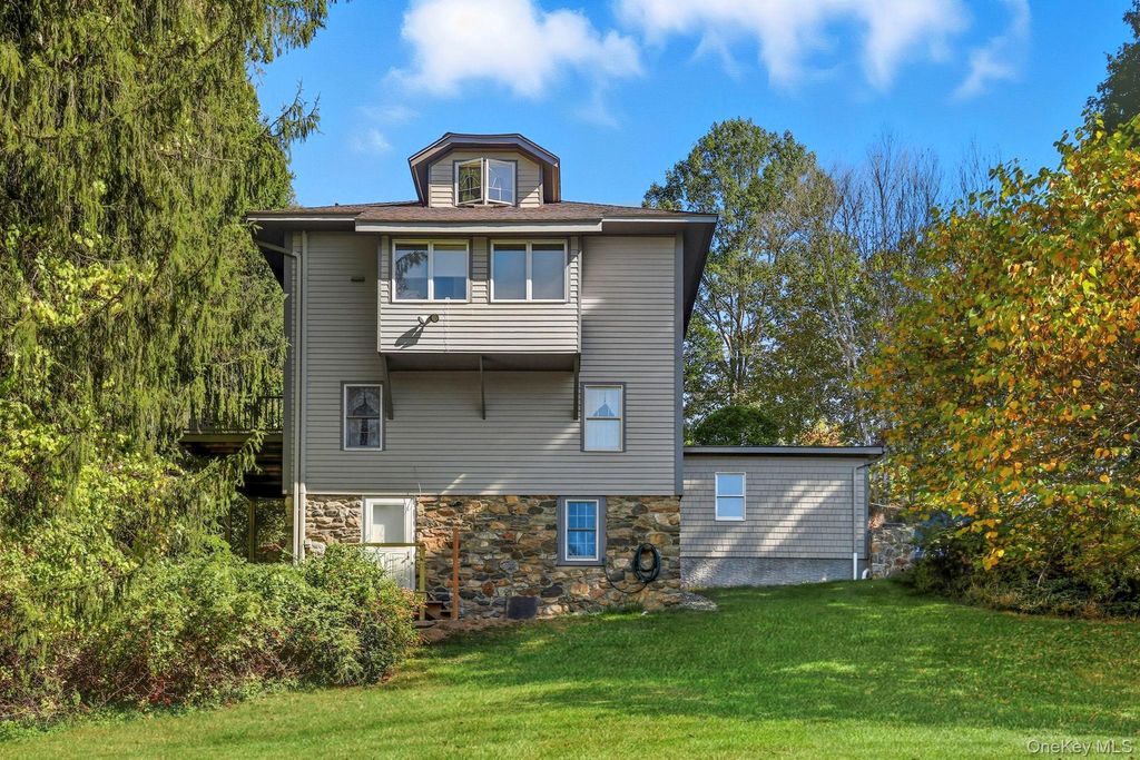 Photo of 122 Harriman Road, Mount Kisco, NY 10549 (MLS # 913924)