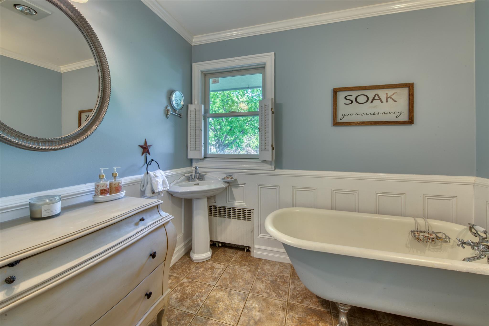 121 Fresh Pond Avenue, Calverton, New York image 9