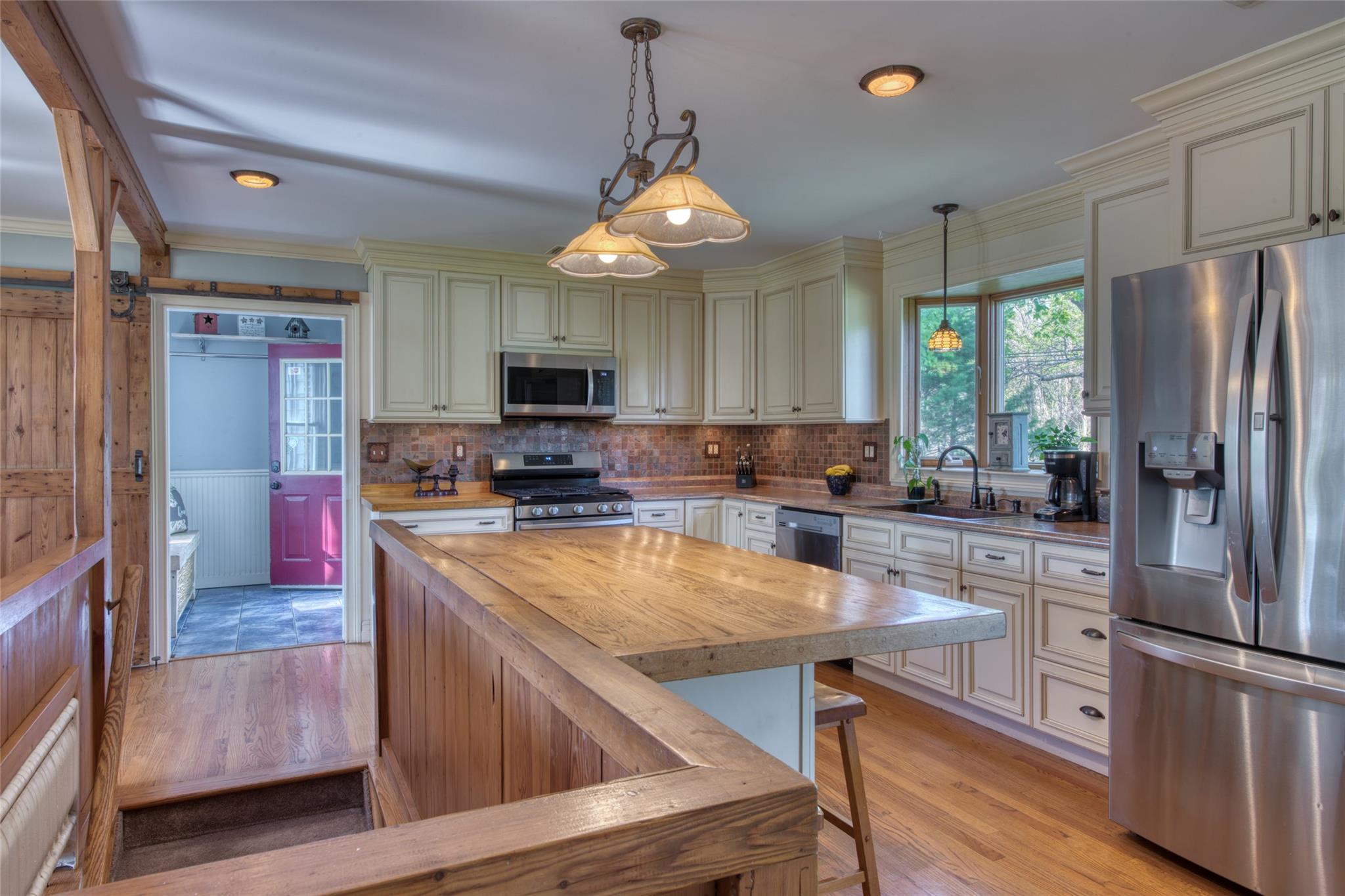 121 Fresh Pond Avenue, Calverton, New York image 7