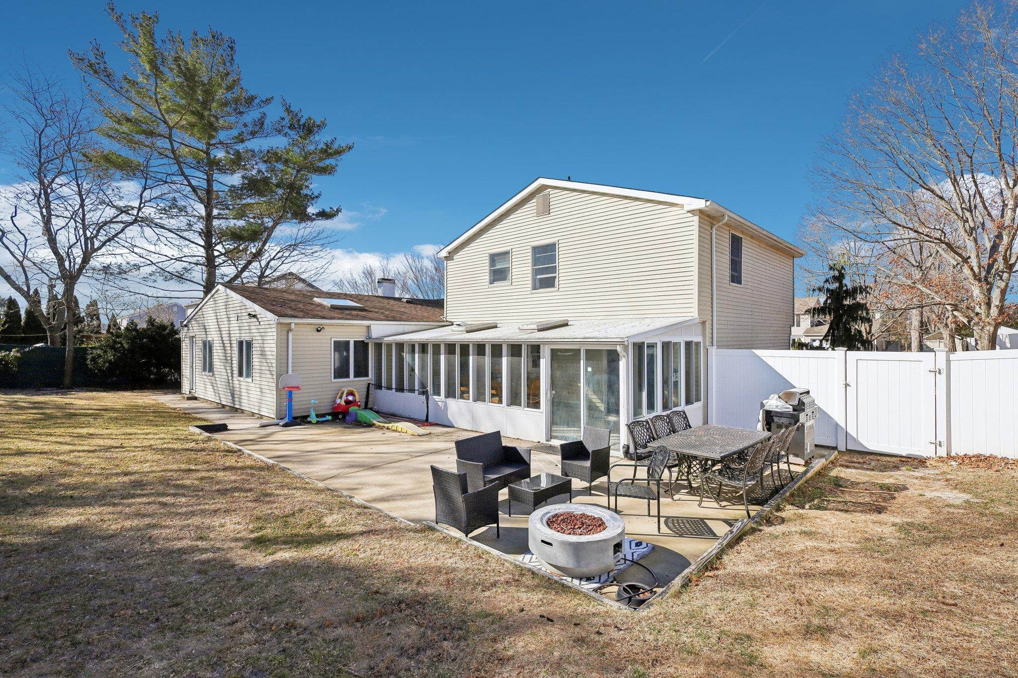 52 Brookfield Lane, South Setauket, New York image 38