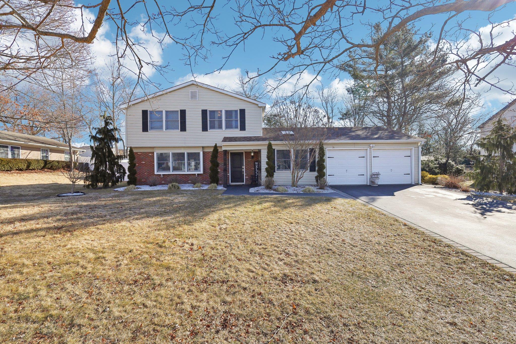 52 Brookfield Lane, South Setauket, New York image 1