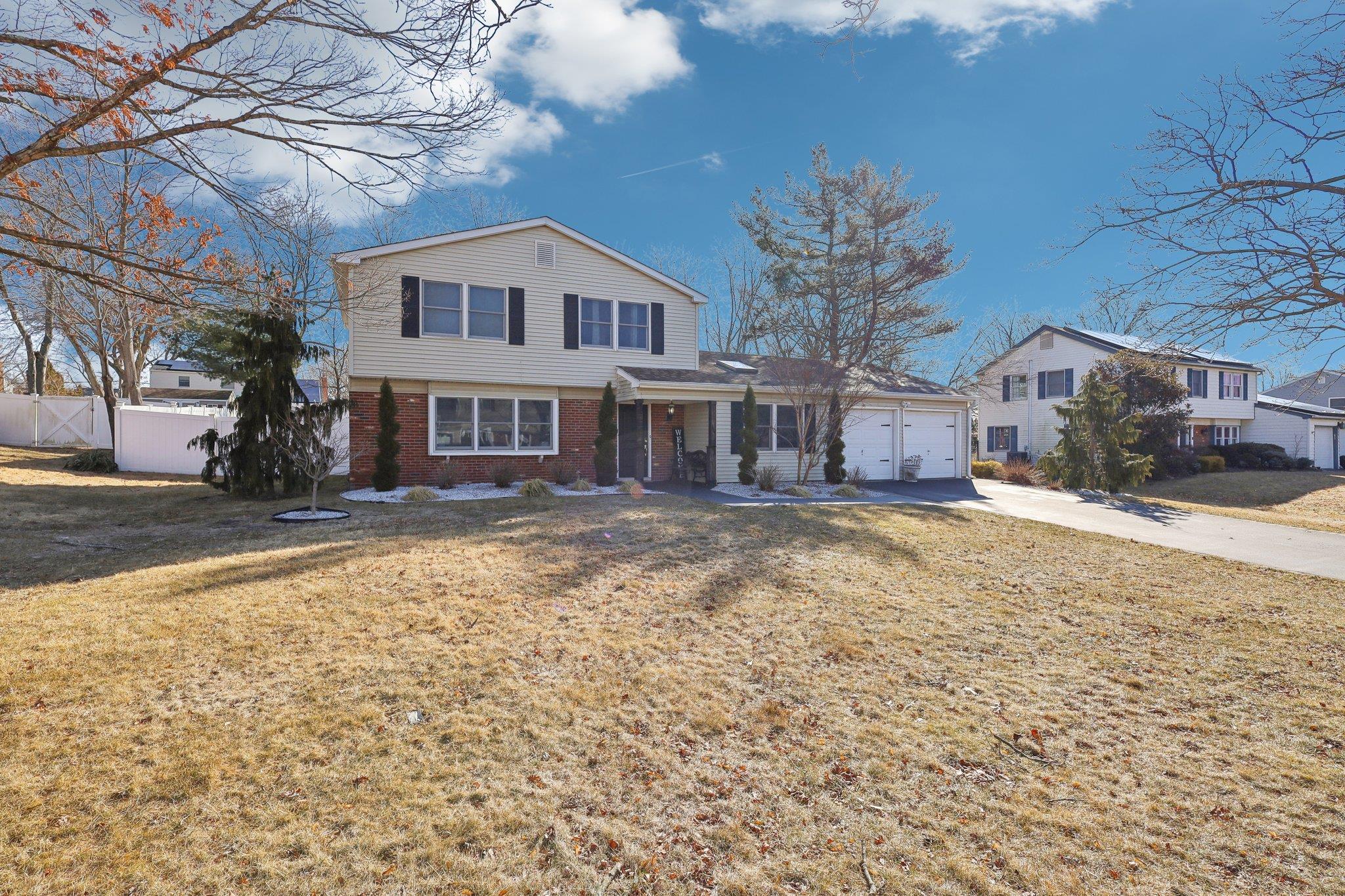 52 Brookfield Lane, South Setauket, New York image 2