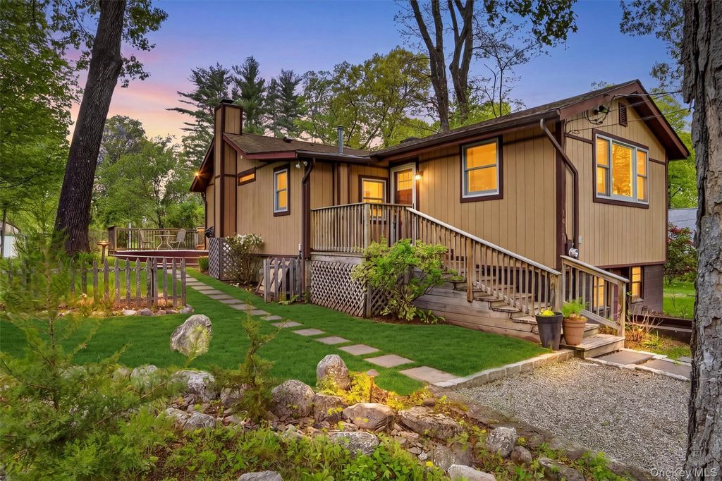 Photo of 3079 Maqua Place, Mohegan Lake, NY 10547 (MLS # 994192)