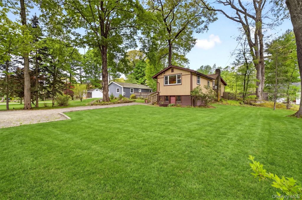 Photo of 3079 Maqua Place, Mohegan Lake, NY 10547 (MLS # 994192)
