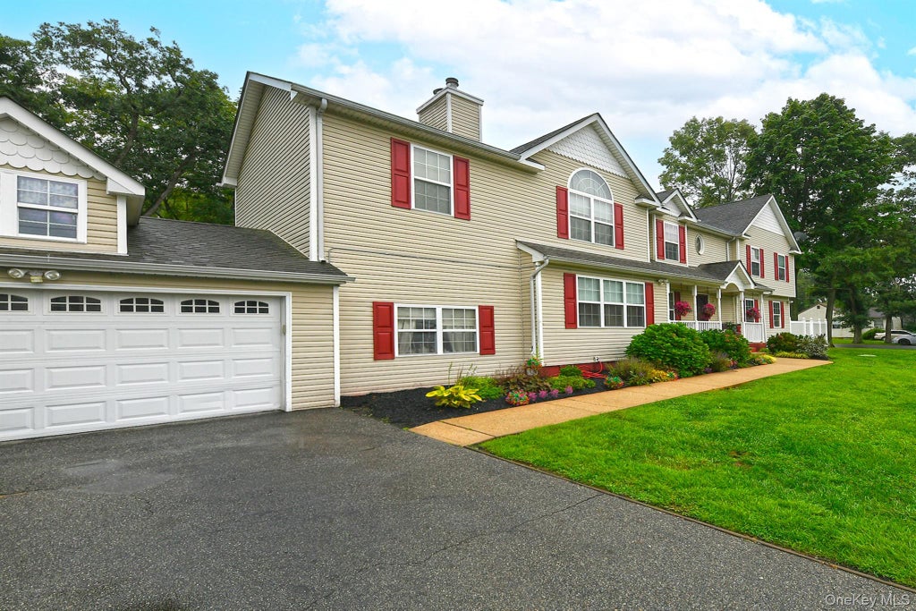 Photo of 303 Westchester Avenue N, West Babylon, NY 11704 (MLS # 1045651)
