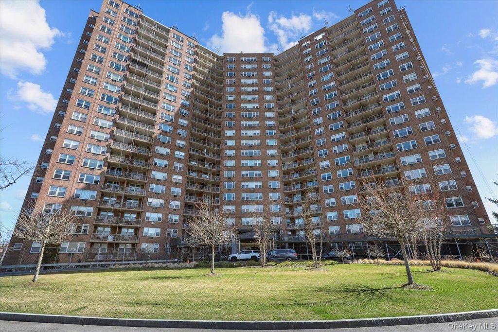 Photo of 5900 Arlington Avenue #3S, Bronx, NY 10471 (MLS # 980130)