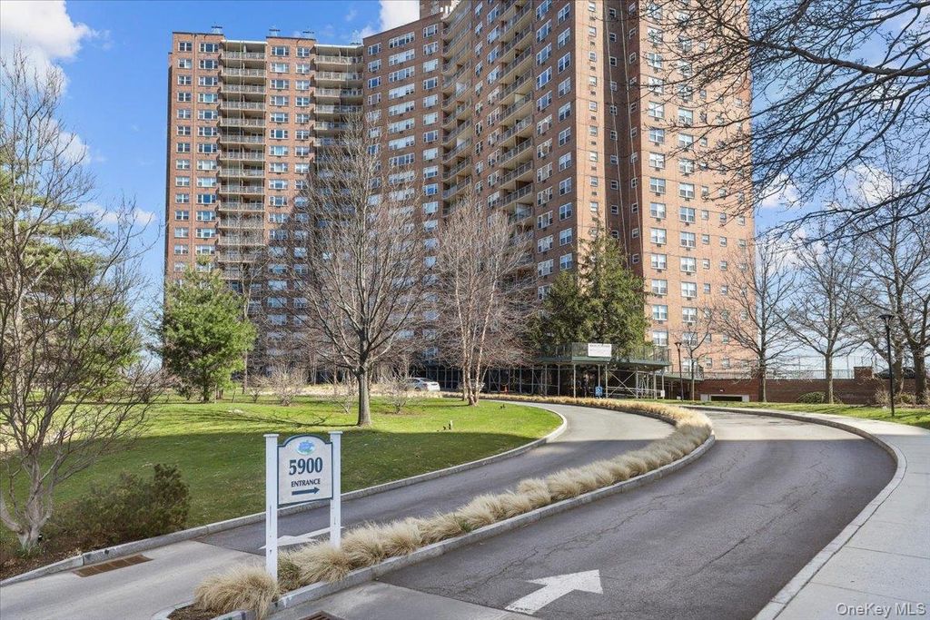 Photo of 5900 Arlington Avenue #3S, Bronx, NY 10471 (MLS # 980130)