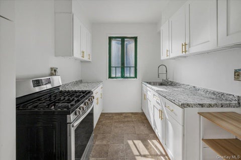 Condo For Sale - 1700 Metropolitan Avenue #4F<br/> Bronx, NY 10462