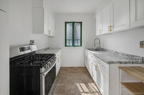 1700 Metropolitan Avenue 4F Bronx NY 10462