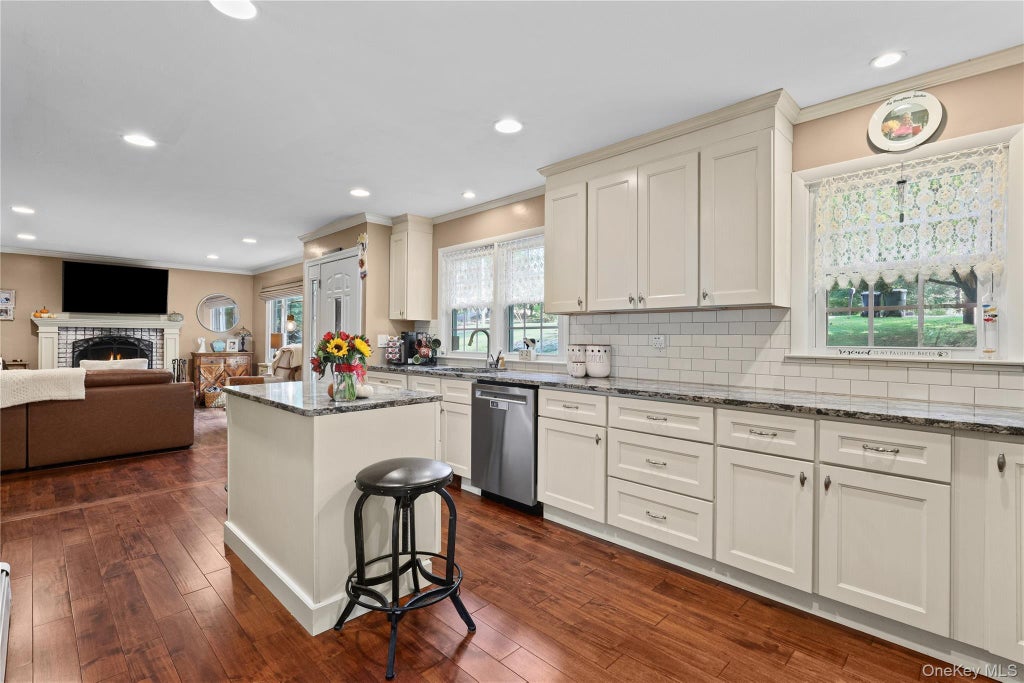 Photo of 33 Nevins Road, Mahopac, NY 10541 (MLS # 1031937)