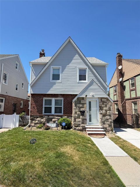 Homes For Rent - 176-65 132nd Avenue<br/> Springfield Gardens, NY 11434