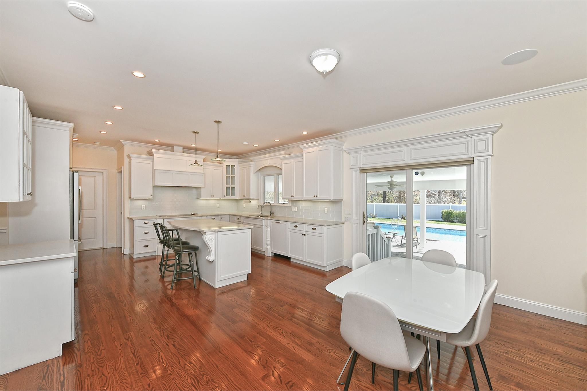 981 Baldwin Path, Dix Hills, New York image 14