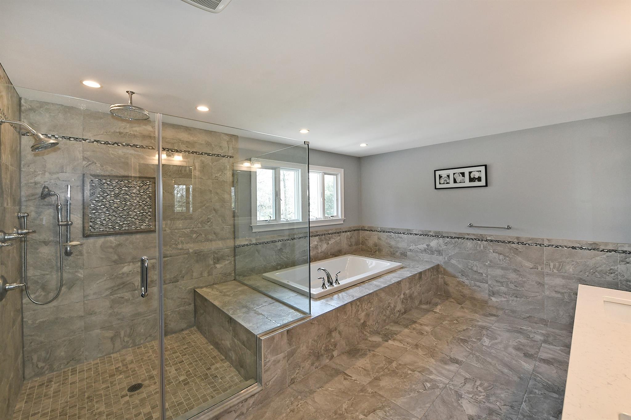 981 Baldwin Path, Dix Hills, New York image 31