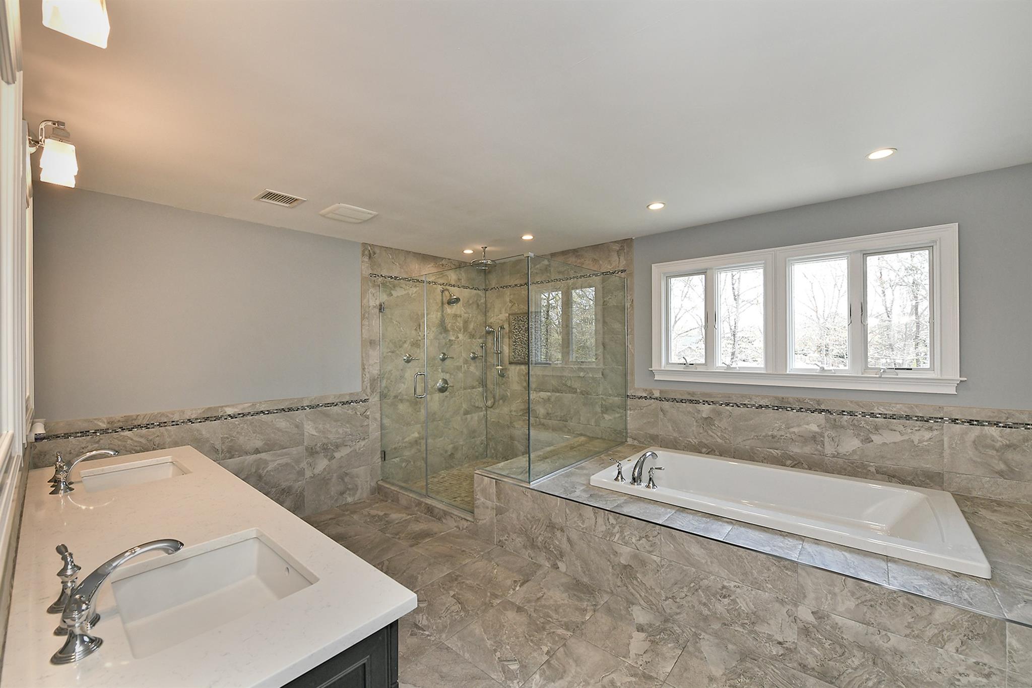 981 Baldwin Path, Dix Hills, New York image 30