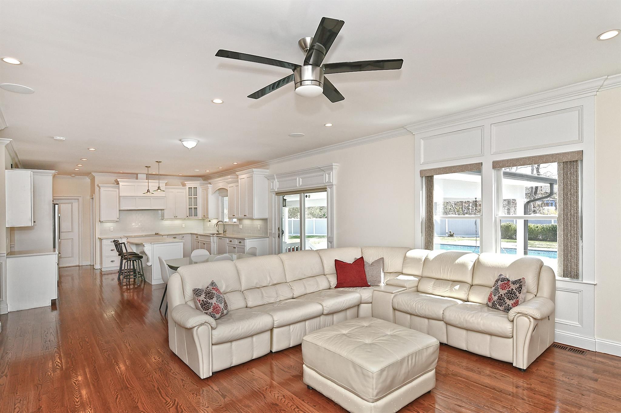 981 Baldwin Path, Dix Hills, New York image 22