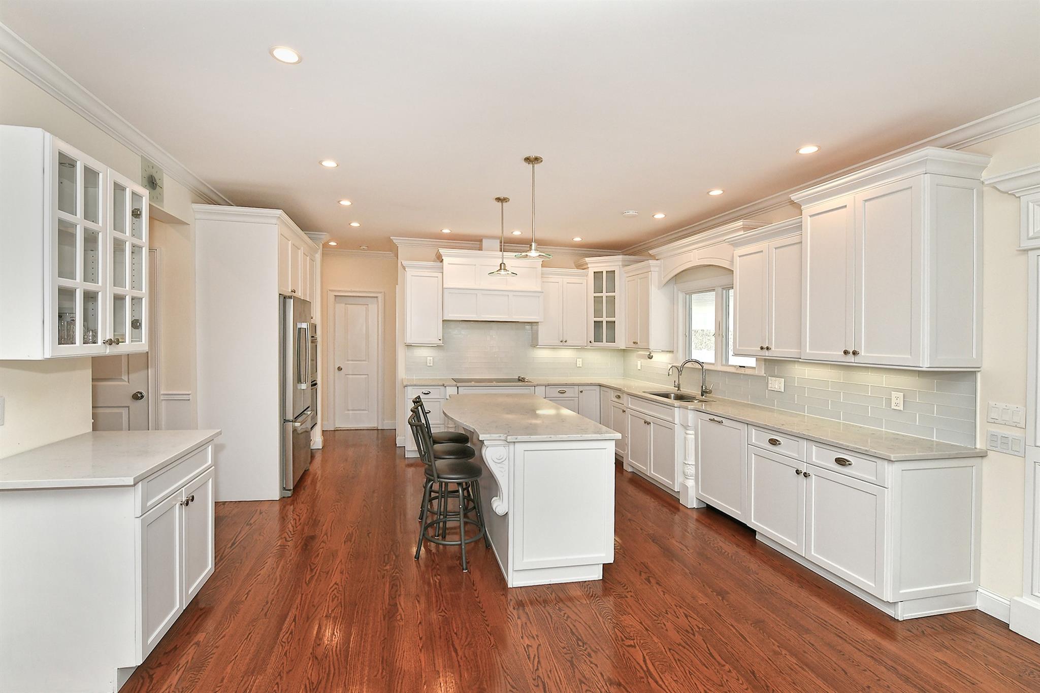 981 Baldwin Path, Dix Hills, New York image 15